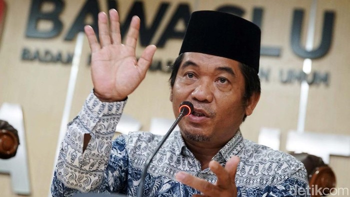 Menteri Perdagangan (Mendag) Zulkifli Hasan dilaporkan ke Badan Pengawas Pemilu (Bawaslu) terkait dugaan pelanggaran Pemilu, Selasa (19/7/2022). Laporan itu diajukan 3 Lembaga Swadaya Masyarakat atau LSM siang ini.