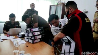 Momen Kejati Sumsel Geledah Kantor Distan Sumsel