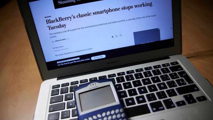 Selain tenggelamnya Nokia, kehancuran bisnis ponsel BlackBerry juga menjadi kisah dramatis yang sukar terlupakan.