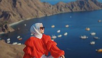 Baju Merah Cocok dengan Jilbab Warna Apa? Ini 7 Pilihannya