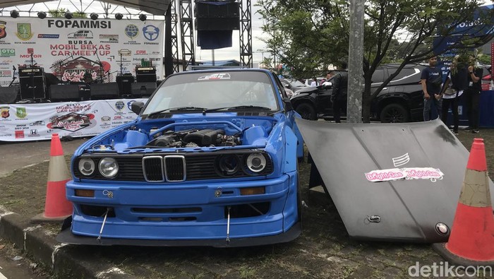 Penampakan mobil Rp 2 miliar beserta mesinnya