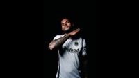 Persib mengusung konsep dan desain ciri khas Kota Bandung dalam jersey ini. (Foto: dok. Persib)