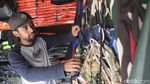 Sepenggal Cerita di Sentra Penjualan Atribut Militer di Bandung