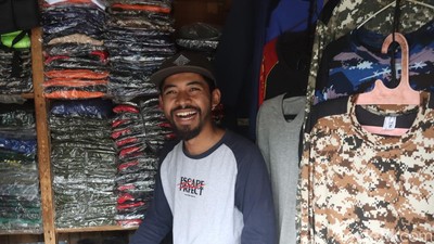 Sepenggal Cerita di Sentra Penjualan Atribut Militer di Bandung
