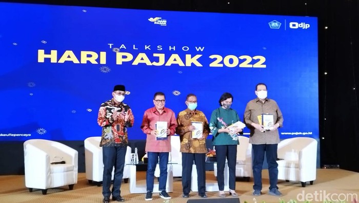 Founder & Chairman CT Corp, Chairul Tanjung, bicara mengenai kondisi ekonomi usai Pilpres 2019. Menurutnya, usai pemilu data ekonomi biasanya menunjukkan perbaikan.