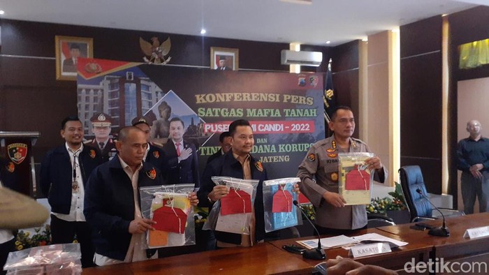 Polda Jateng jumpa pers kasus mafia tanah di Kota Salatiga, Selasa (19/7/2022).