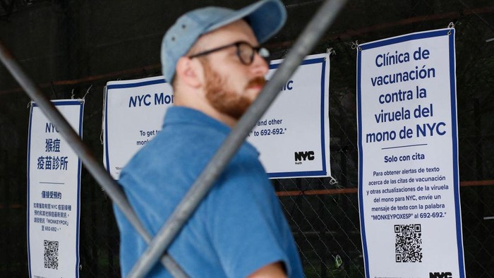 People wait in line to recieve the Monkeypox vaccine before the opening of a new mass vaccination site at the Bushwick Education Campus in Brooklyn on July 17, 2022, in New York City. - New York, on the US East Coast, has already either administered or scheduled 21,500 vaccines and hopes to speed up the process, promising more than 30,000 jabs for the whole state. (Photo by Kena Betancur / AFP) (Photo by KENA BETANCUR/AFP via Getty Images)