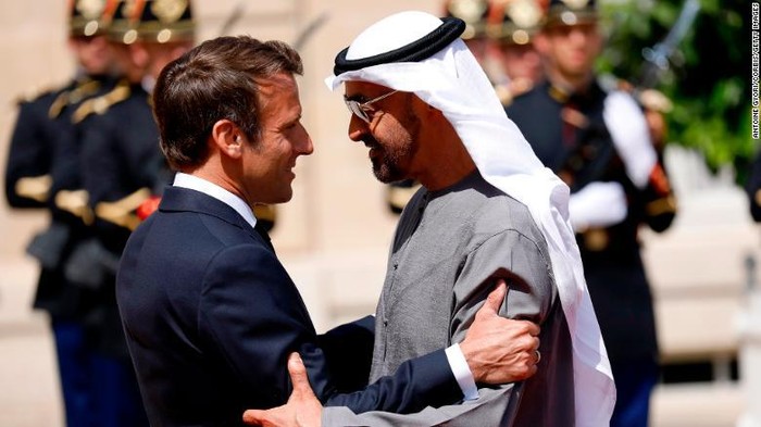 Presiden Uni Emirat Arab, Sheikh Mohammed bin Zayed al-Nahyan, berkunjung ke kediaman Presiden Prancis Emmanuel Macron