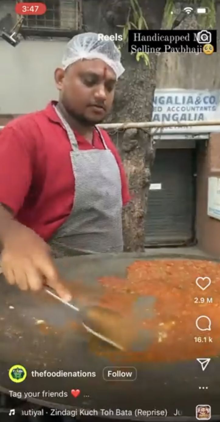 Pria dengan keterbatasan ini sukses buka warung gerobakan