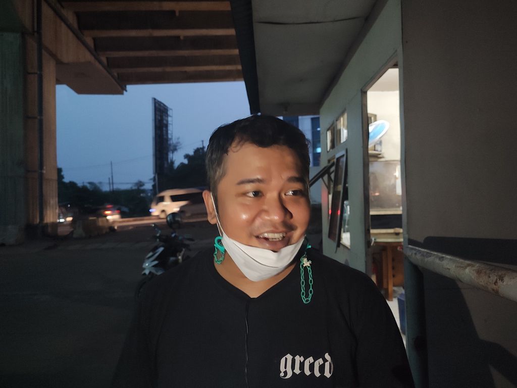 Rendra (37), warga yang turut membawa bocah 4 tahun korban laka ke RS. (Rizky/detikcom)