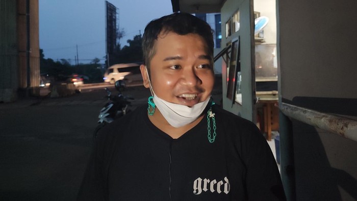 Rendra (37), warga yang turut membawa bocah 4 tahun korban laka ke RS. (Rizky/detikcom)