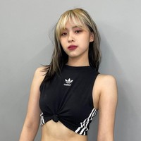 Dalam setiap comeback, tubuh dan pinggang Ryujin ITZY terlihat semakin kecil. Ia mengaku tidak sarapan dan langsung makan siang dengan campuran sayur. Foto: dok. Twitter