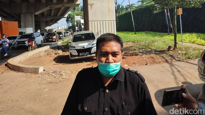 Satpam bernama Kunto Wira, saksi kecelakaan maut truk Pertamina di Cibubur.