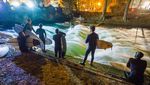 Cuma di Sini, Bisa Selancar di Tingginya Ombak Sungai Saat Malam Hari