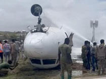 Mendarat Darurat! Ini Penampakan Pesawat Telentang di Somalia