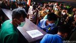 Suasana Haru Iringi Serah Terima Jenazah Kecelakaan Maut Cibubur