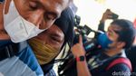 Suasana Haru Iringi Serah Terima Jenazah Kecelakaan Maut Cibubur