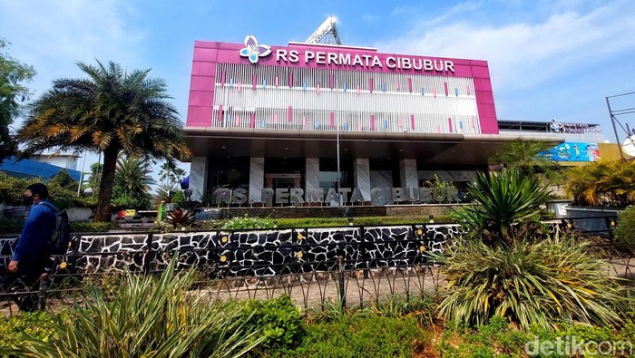 Suasana RS Permata Cibubur yang Rawat Korban Kecelakaan Maut Suasana RS Permata Cibubur, Kota Bekasi, JawaBarat, Selasa (19/7). Perlu diketahui beberapa korban kecelakaan maut di Jalan Alternatif Cibubur dirawat di sana.