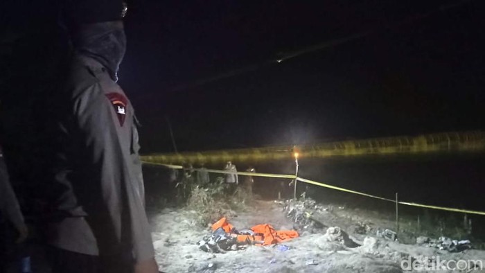 TKP pesawat jatuh di Blora. TKP pesawat jatuh di Blora.