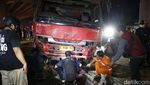 Truk Pertamina Maut di Cibubur yang Telan Banyak Korban Dievakuasi