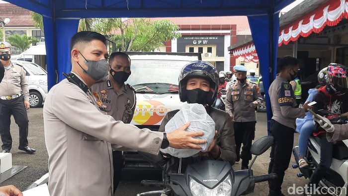 Vaksinasi booster di Mapolres Tasikmalaya.