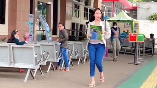 Viral pasangan baru tiga hari menikah terpaksa berpisah, karena mertua mencari menantu yang punya gelar dokter.