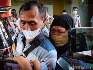 Wajah Sedih Keluarga Korban Kecelakaan Maut Cibubur