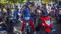 Hadirnya motor listrik disebut menyelamatkan warga Kuba dari krisis bahan bakar. Hal ini bersamaan dengan sepeda motor listrik buatan Cina yang dibanderol dengan harga yang relarif murah, yakni antara USD 1.800-2.300 atau sekitar Rp 25-32 juta. Harga tersebut enam kali lipat lebih murah dibandingkan harga sepeda motor bertenaga bensin yang ada di Kuba.