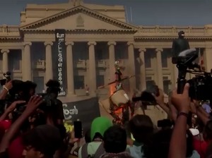 Warga Sri Lanka Demo Tolak PM Wickremesinghe Maju Nyapres!