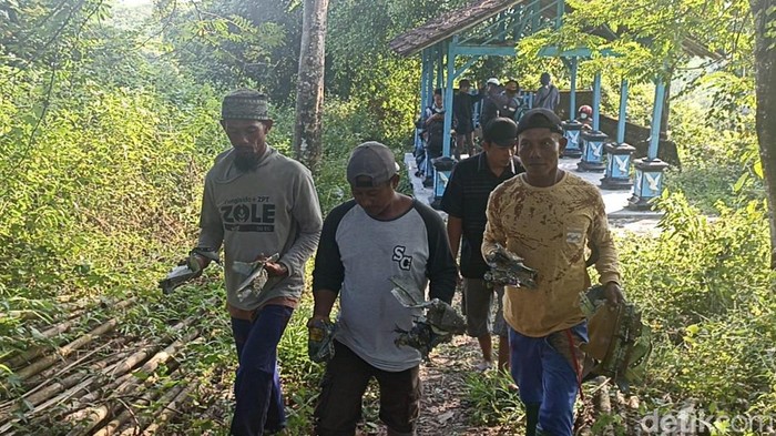Warga temukan serpihan pesawat jatuh di Blora