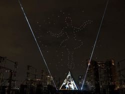 Warna-warni Formasi Drone yang Super Keren!