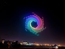 Warna-warni Formasi Drone yang Super Keren!