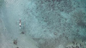 Ada Pasir Pantai Warna Biru di Negara Ini, Kok Bisa?