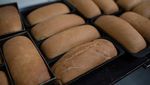 Toko Kue di Ukraina Ini Bagikan Ribuan Roti Selama Perang