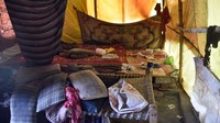 Rumah-rumah semi permanen tersebut sebelumnya sempat ditinggali sekitar 60 hingga 70 keluarga. Namun kini, kawasan kumuh tersebut kosong tanpa penghuni satu pun.