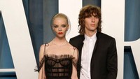 Anya Taylor-Joy dan Malcolm McRae kerap tampil bareng di berbagai acara karpet merah. (Foto: Getty Images/Frazer Harrison)