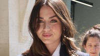 Ana de Armas dipotret di depan Bauer Media Radio Studios, London, belum lama ini. (Foto: Neil Mockford/GC Images)  