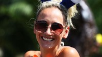 Senyum penonton bikin adem cuaca yang sedang panas-panasnya pada etape 16  Tour de France, 19 Juli 2022. (Michael Steele/Getty Images)