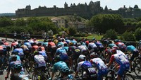 Pebalap menikmati etape 16, TDF 2022, 19 Juli 2022.  Rute ini merupakan rute menanjak yang akan dilanjutkan dengan pendakian serupa pada etape 17 dan etape 18. (Dario Belingheri/Getty Images)