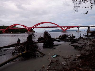 Foto-foto Abrasi Teluk Youtefa Papua
