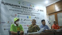 Piala bergilir akan diperebutkan oleh para alumni perguruan tinggi yang bernaung dibawah Paguyuban Tenis Alumni 16 Perguruan tinggi dengan total hadiah sebesar Rp 56.000.000.