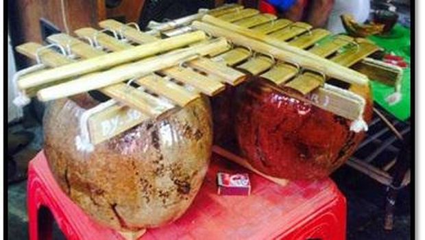 Alat musik tradisional Sulawesi Barat.
