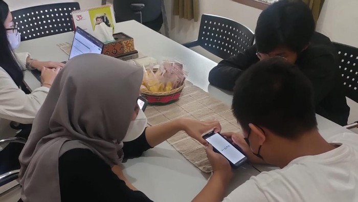 Aplikasi pendeteksi objek bagi low vision.