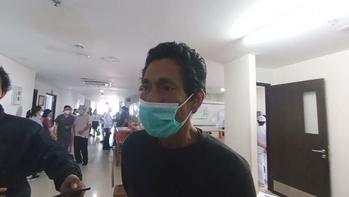 Ayah kandung bocah telantar di Desa Sidakarya, Kecamatan Denpasar Selatan, Kota Denpasar I Nyoman Gede Warga saat ditemui wartawan di Rumah Sakit Umum Daerah (RSUD) Wangaya Denpasar, Rabu (20/7/2022).