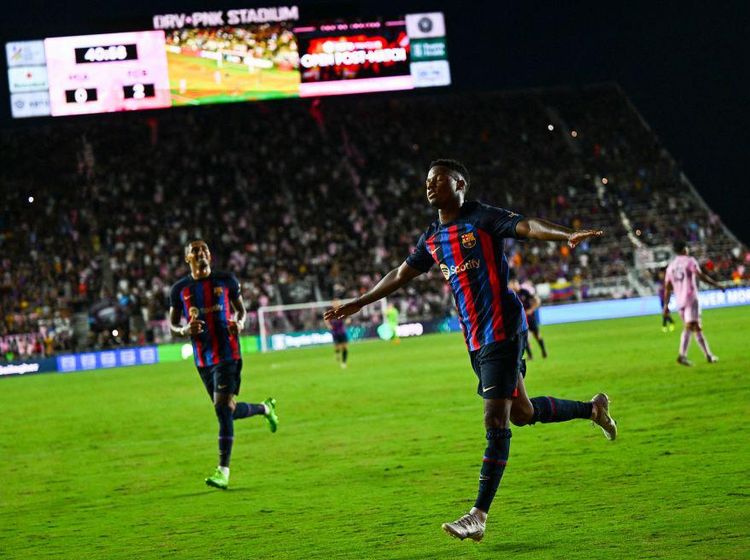 Momen Barcelona Pesta Gol ke Gawang Inter Miami di Pramusim