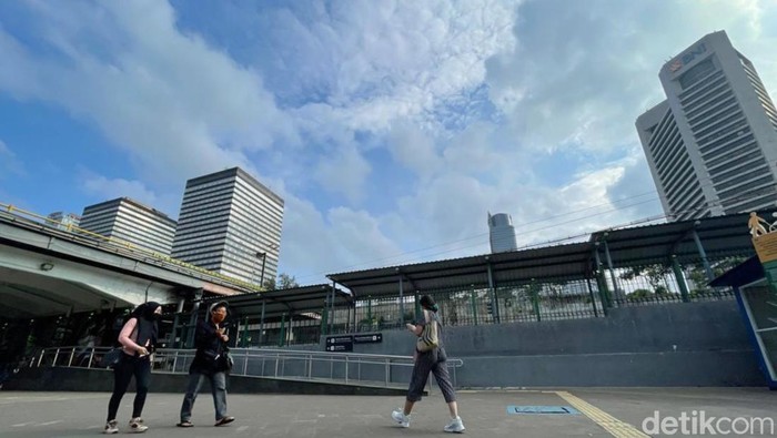 BMKG hari ini mengumumkan prakiraan cuaca sekarang di Jakarta. Selain Jakarta, terlampir juga prakiraan cuaca hari ini di Bogor, Depok, Tangerang, dan Bekasi.