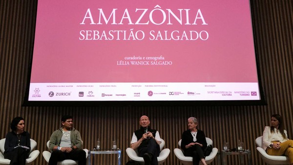 Sebastiao Salgado saat mempresentasikan soal pameran fotografi bertema Amazonia di Rio de Janeiro, Rabu (20/7/2022).