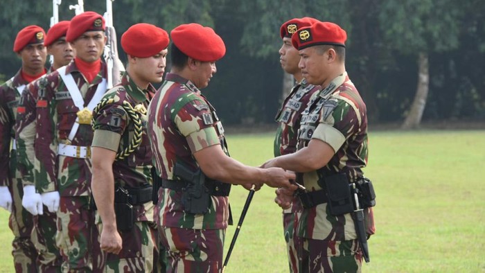 Danjen Kopassus Mayjen TNI Iwan Setiawan memimpin acara serah terima jabatan Komandan Grup-1 Kopassus dari Kolonel Inf I Gede Putra Yasa kepada Letkol Inf Romel Jangga.