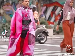 Aksi Heboh Pria Surabaya Bikin Jalan Tunjungan Bak Citayam Fashion Week