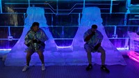 Hal tersebut dilakukan warga imbas gelombang panas yang menerjang Eropa dengan suhu tertinggi 33 derajat Celcius.